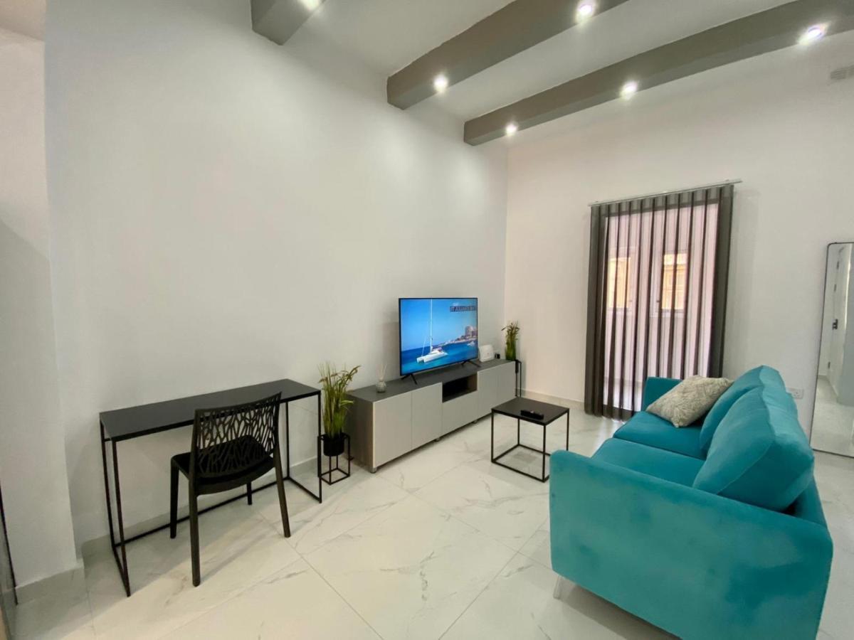 Seaside Apartment In Gzira Exterior photo